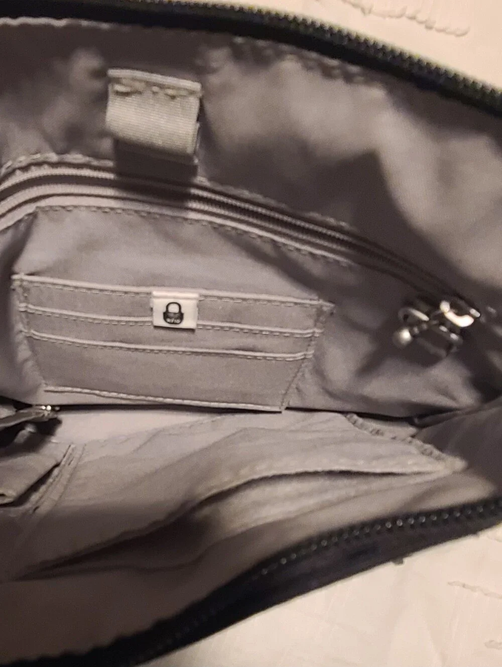 Baggallini Black Crossbody Bag Zip Closure Lined Inner & Outer Pockets